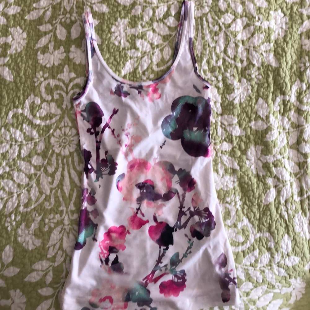 Lululemon tank